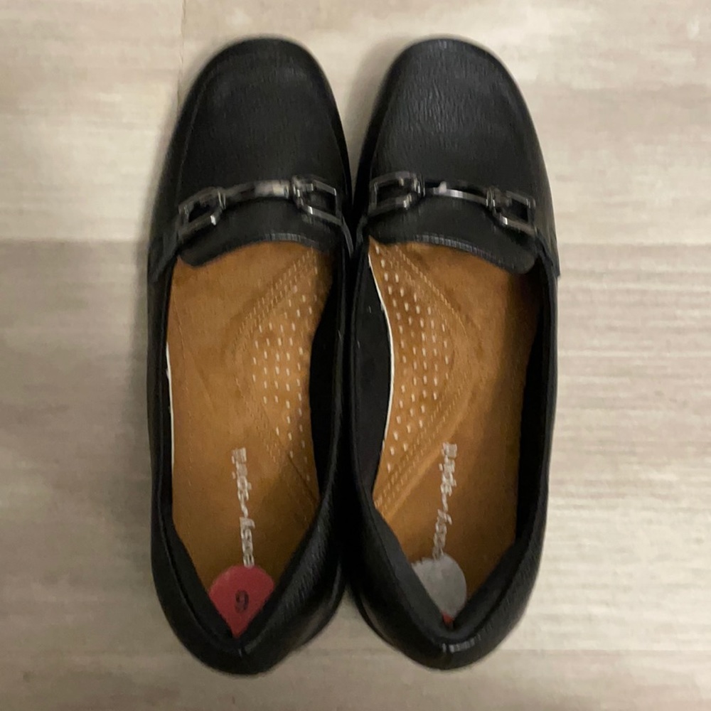 NWT brand new black flats, size 6